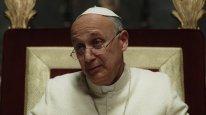 кадри з серіалу Новий Папа