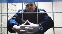 кадри з фільму Навальний