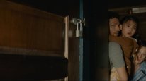 кадри з фільму Стукіт у двері